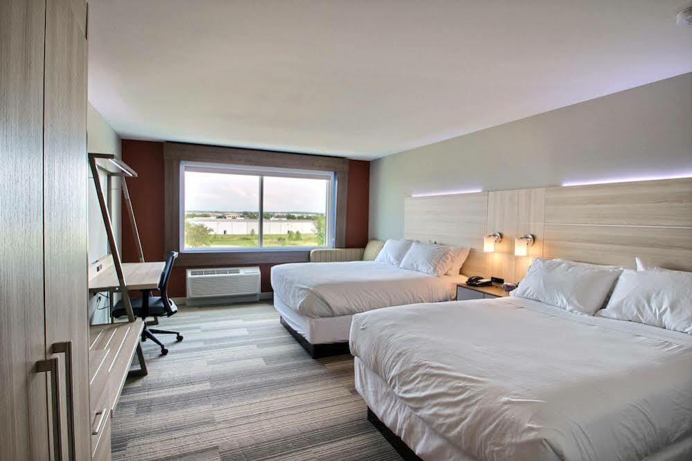 Holiday Inn Express & Suites Fond Du Lac By Ihg Exterior foto